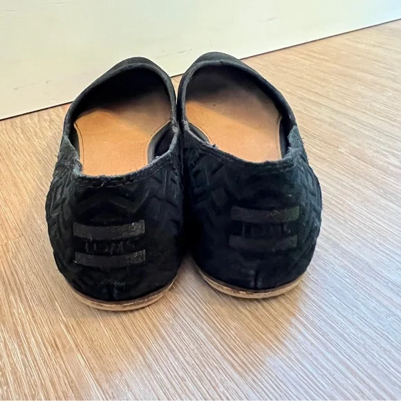 TOMS Black Suede Ballet Flats Size 9 - Picture 5 of 7